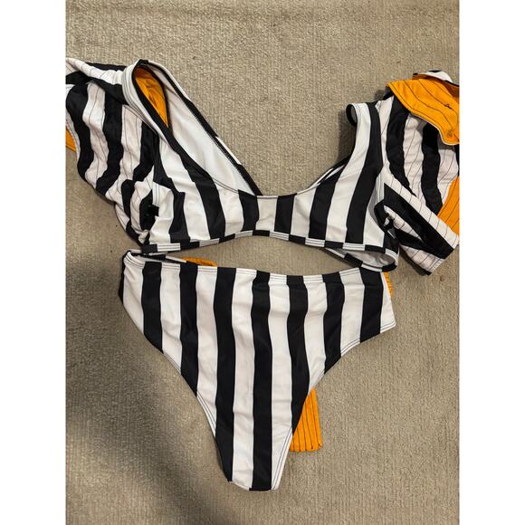 Black &‎ White Striped Ruffle Bikini with Mustard Bow – Size M - Picture 3 of 3